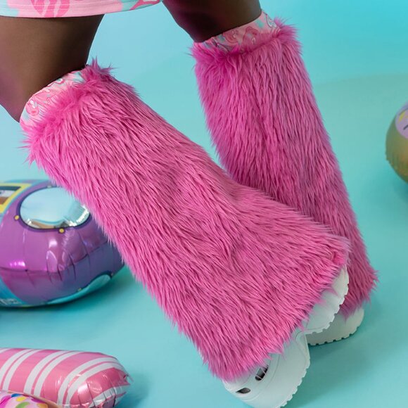 NEW ACDC RAG x Gloomy Bear x Sophie Powers Candy Pink Faux Fur Leg Warmer - Picture 4 of 8